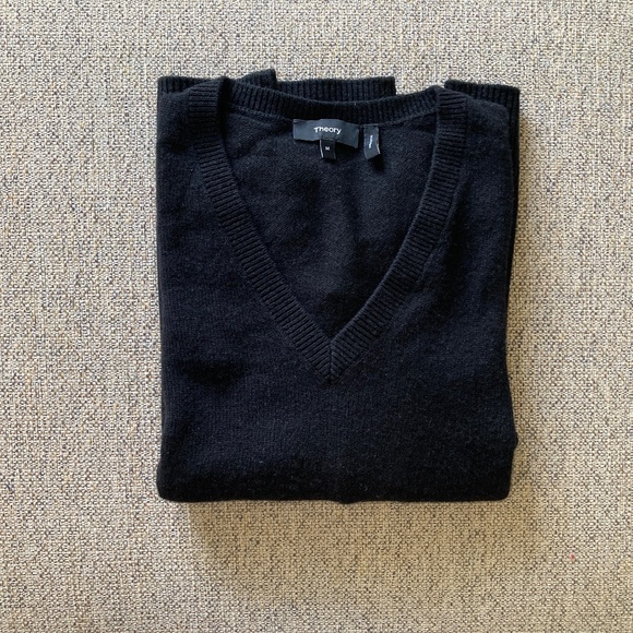 Theory 100% Cashmere V-Neck Sweater in Black size M - Picture 4 of 9